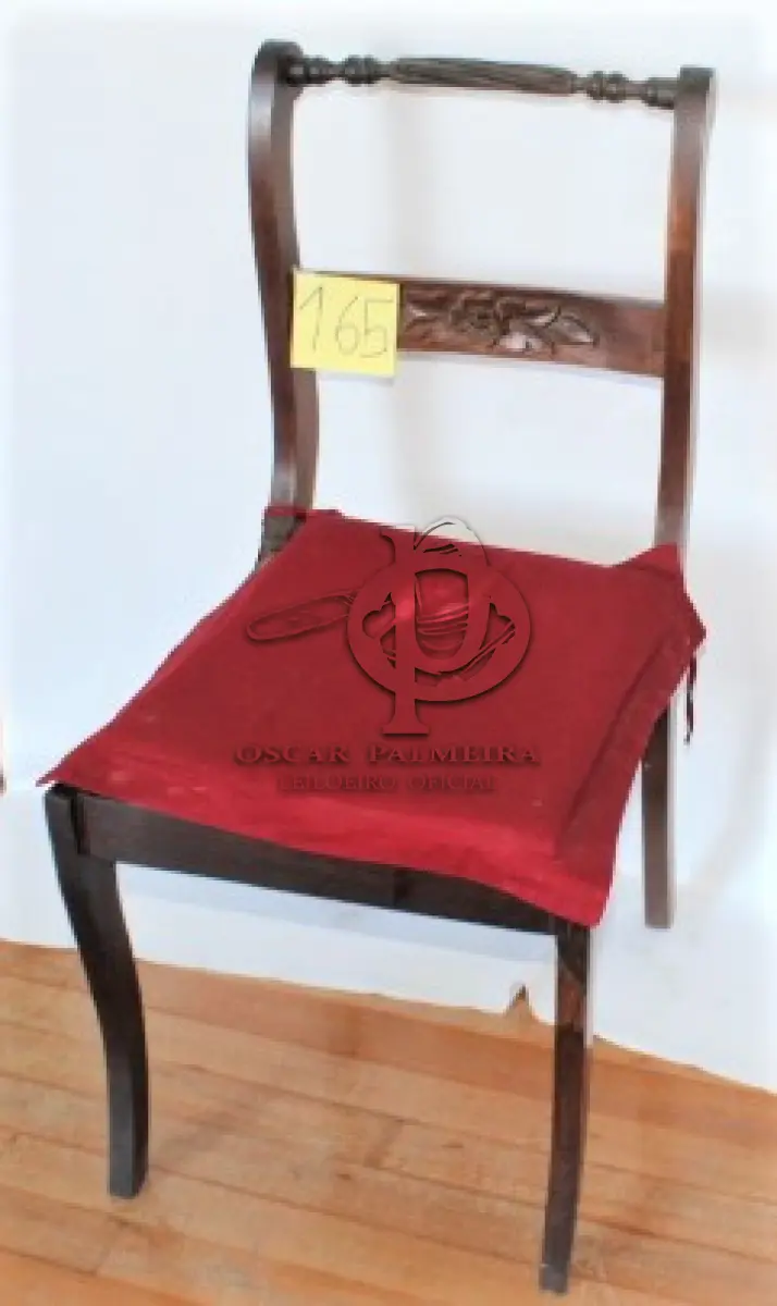 LOTE 165 - CADEIRA