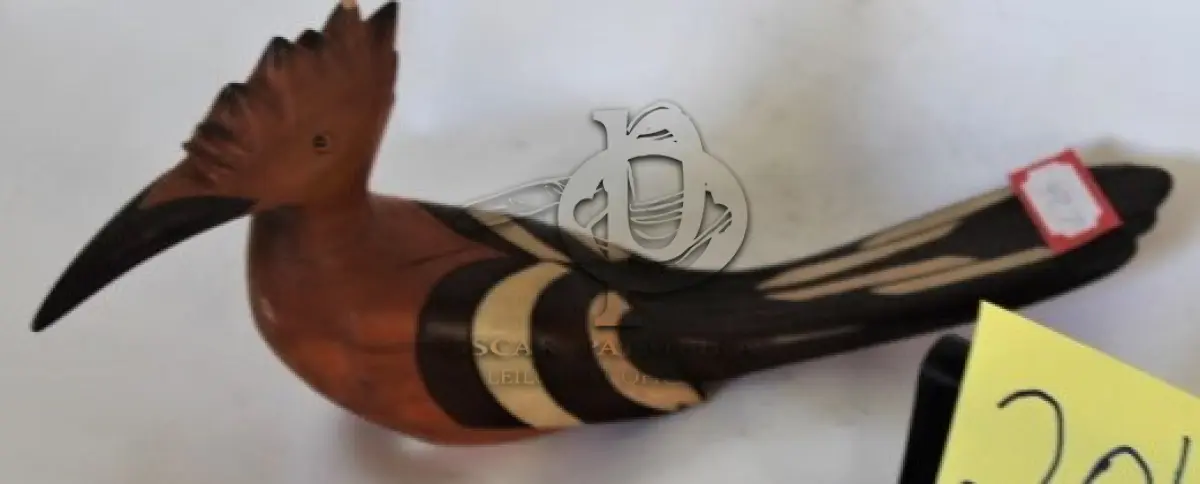 LOTE 204 - ESCULTURA