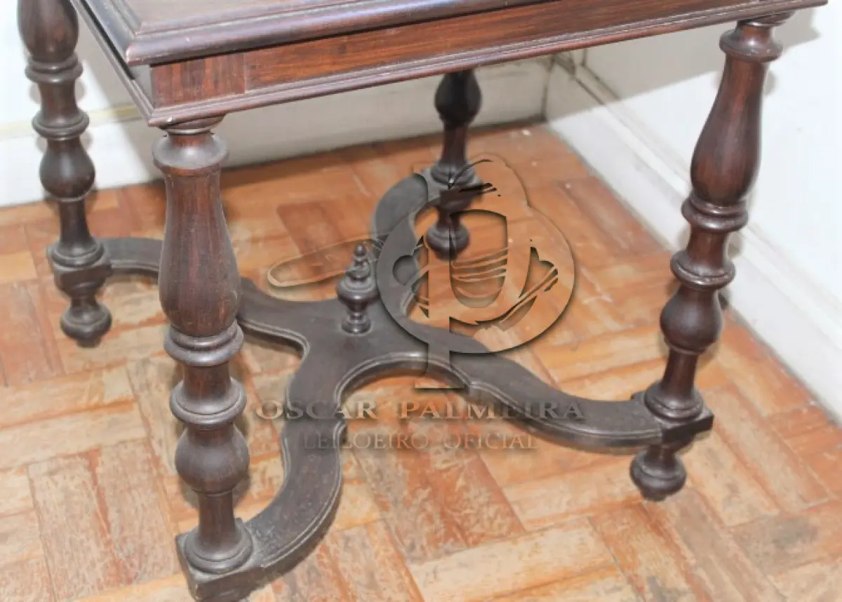 LOTE 239 - MESA DE CANTO