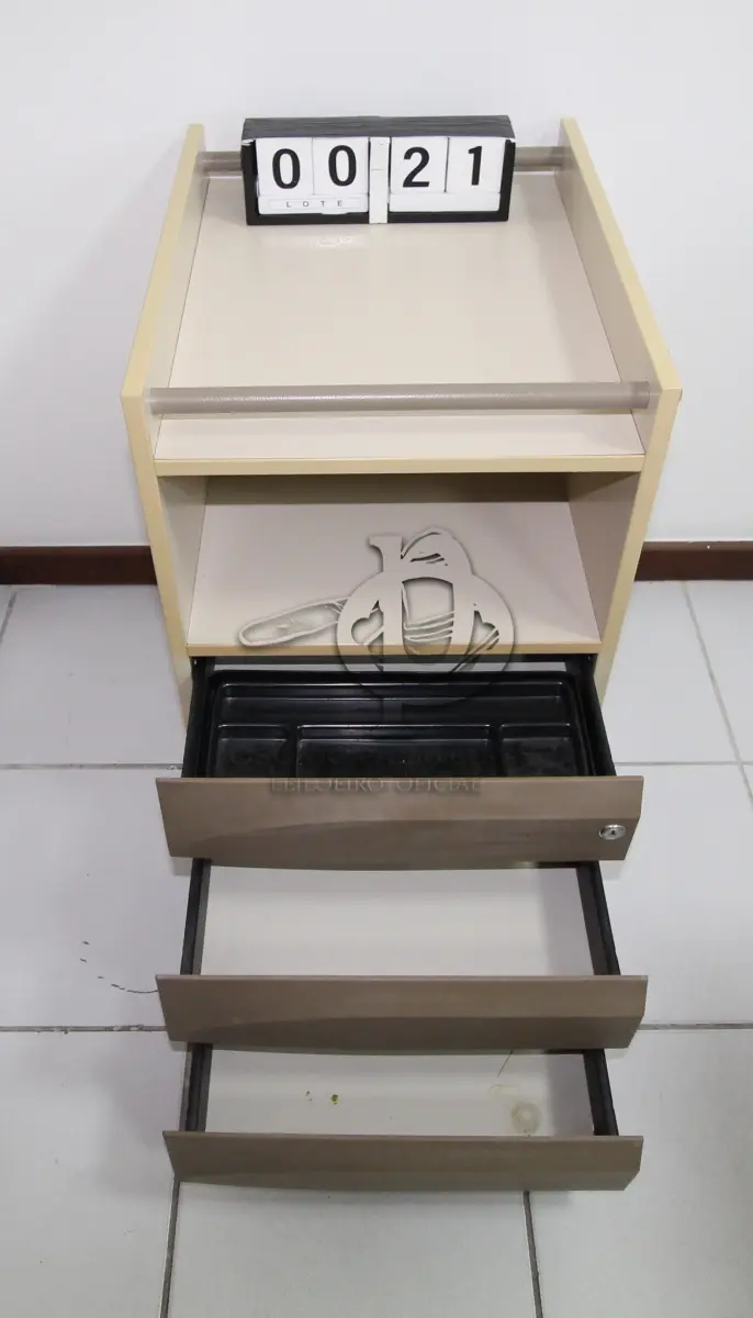 LOTE 021 - LOTE - 0021 - GAVETEIRO 3 GAVETAS