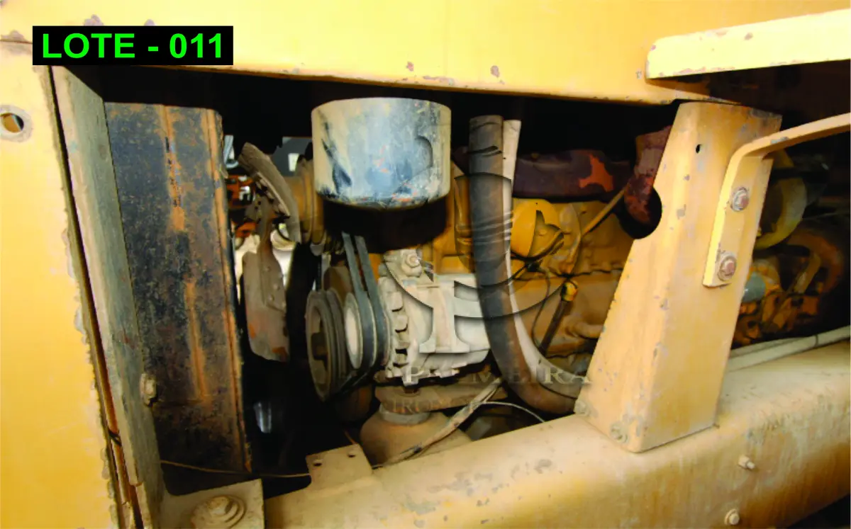 LOTE 011 - MÁQUINA - PÁ CARREGADEIRA CASE W20B.