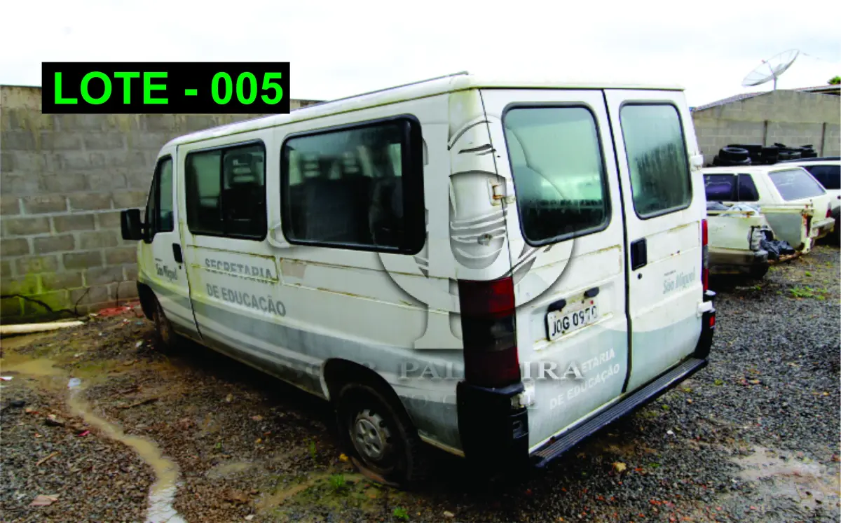 LOTE 005 - VEÍCULO - FIAT DUCATO VAN, 2001/2002, DIESEL.