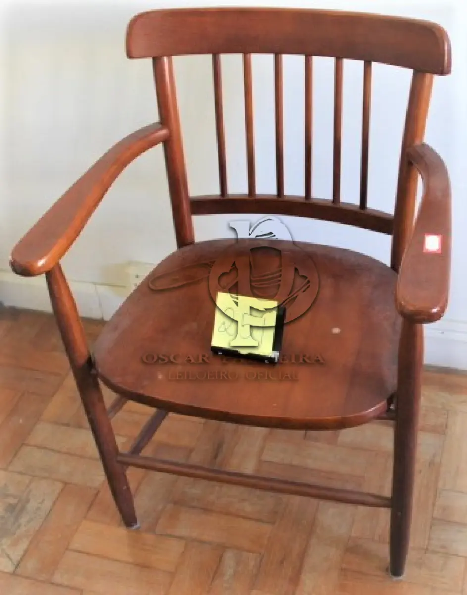 LOTE 251 - CADEIRA