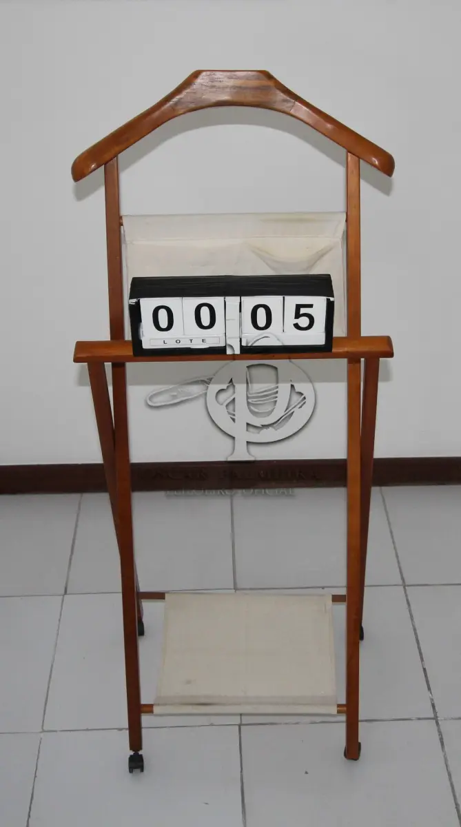 LOTE 005 - LOTE - 0005 - PORTA PALETÓ