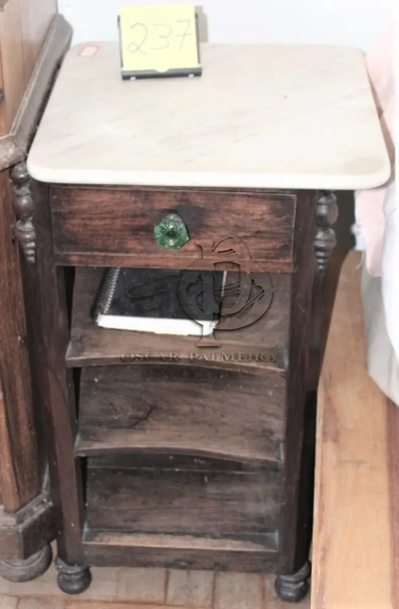 LOTE 237 - MESA DE CANTO