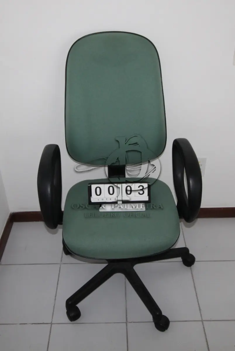 LOTE 003 - LOTE - 0003 - CADEIRA PRESIDENTE GIRATÓRIA C/ BRAÇO