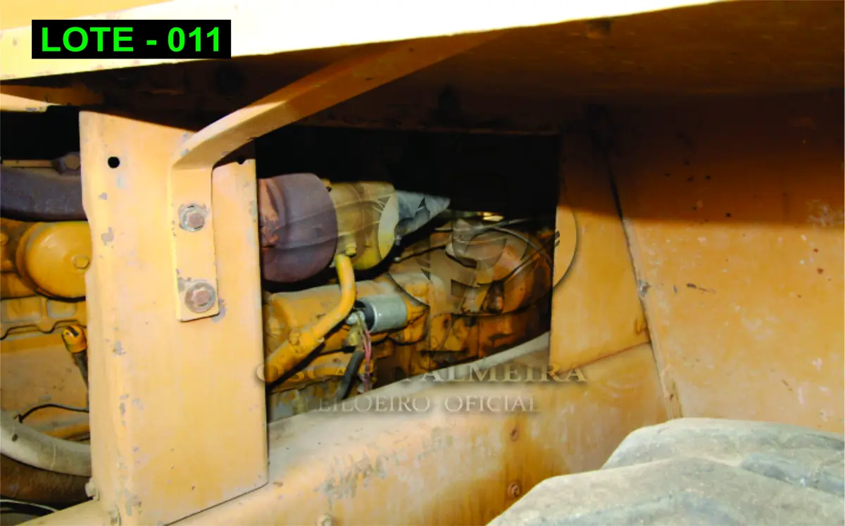 LOTE 011 - MÁQUINA - PÁ CARREGADEIRA CASE W20B.