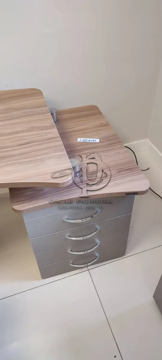 LOTE 008 - MÓVEIS PARA ESCRITÓRIO