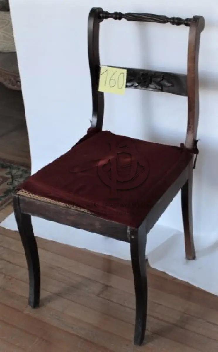 LOTE 160 - CADEIRA