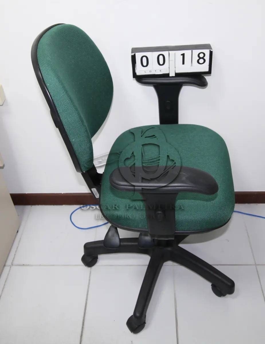 LOTE 018 - LOTE - 0018 - CADEIRA SECRETÁRIA GIRATÓRIA C/ BRAÇO