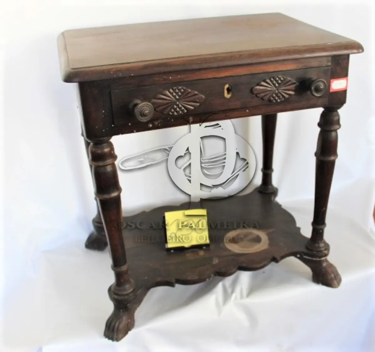 LOTE 230 - MESA DE CANTO