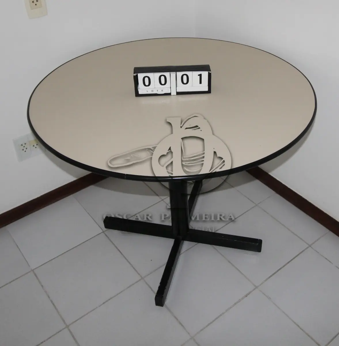 LOTE 001 - LOTE - 0001 - MESA REDONDA