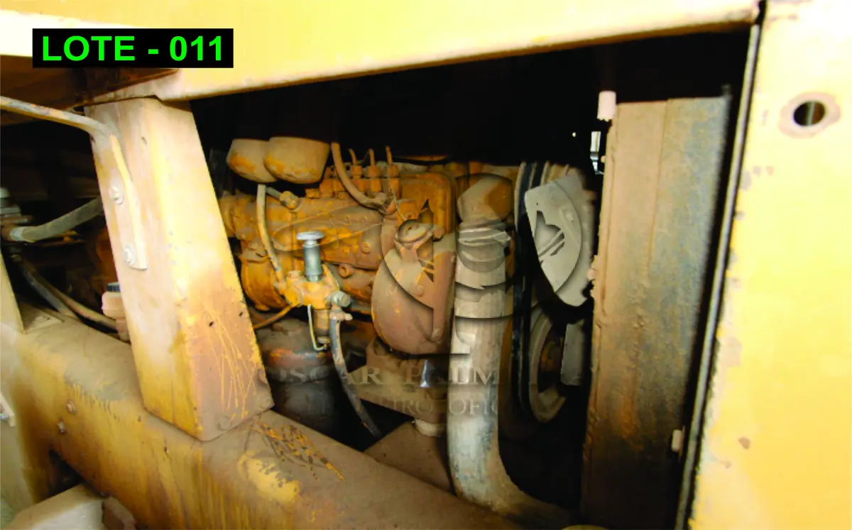 LOTE 011 - MÁQUINA - PÁ CARREGADEIRA CASE W20B.