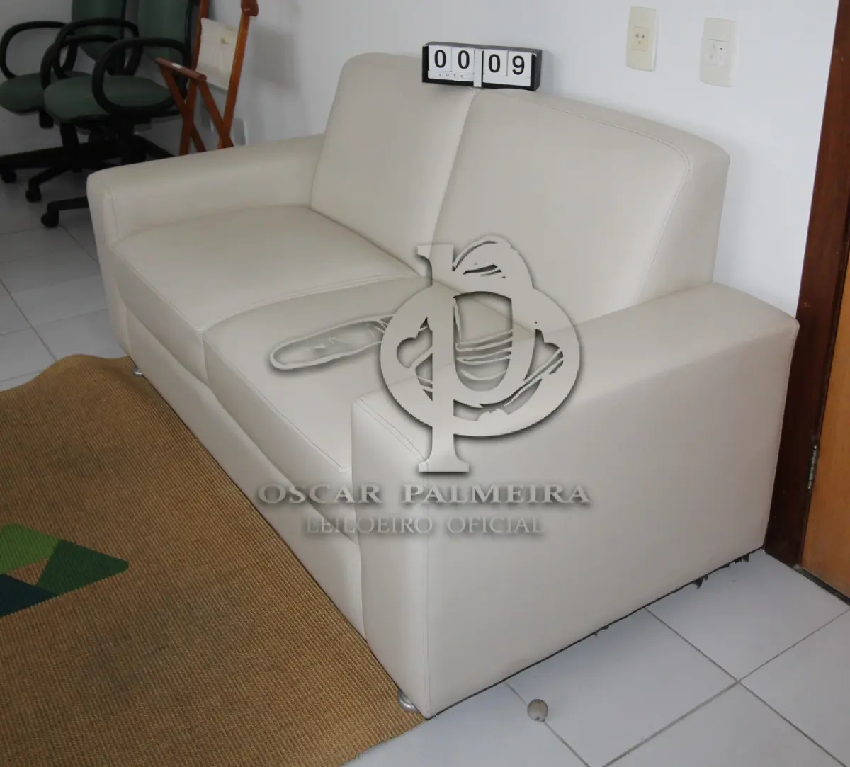 LOTE 009 - LOTE - 0009 - SOFÁ 2 LUGARES CORINO