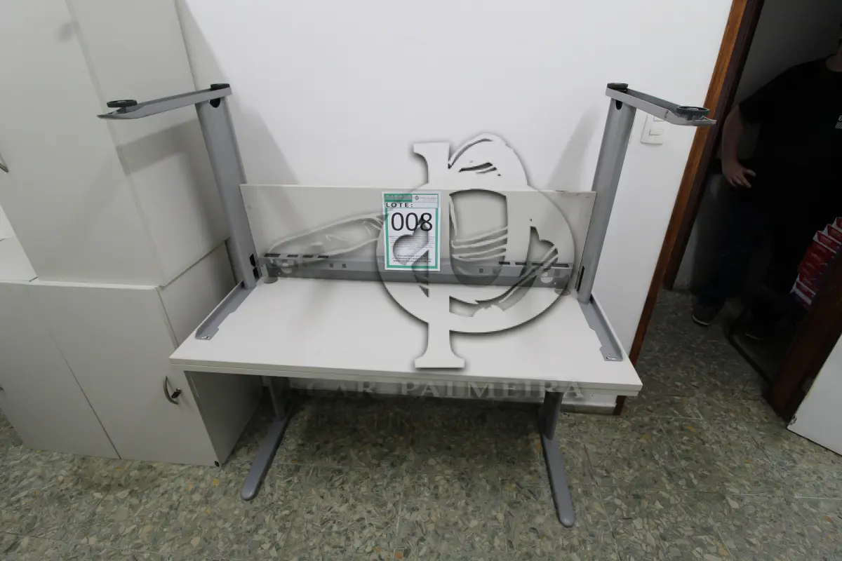 LOTE 008 - MÓVEIS PARA ESCRITÓRIO