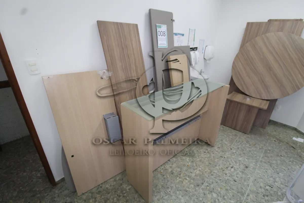 LOTE 008 - MÓVEIS PARA ESCRITÓRIO