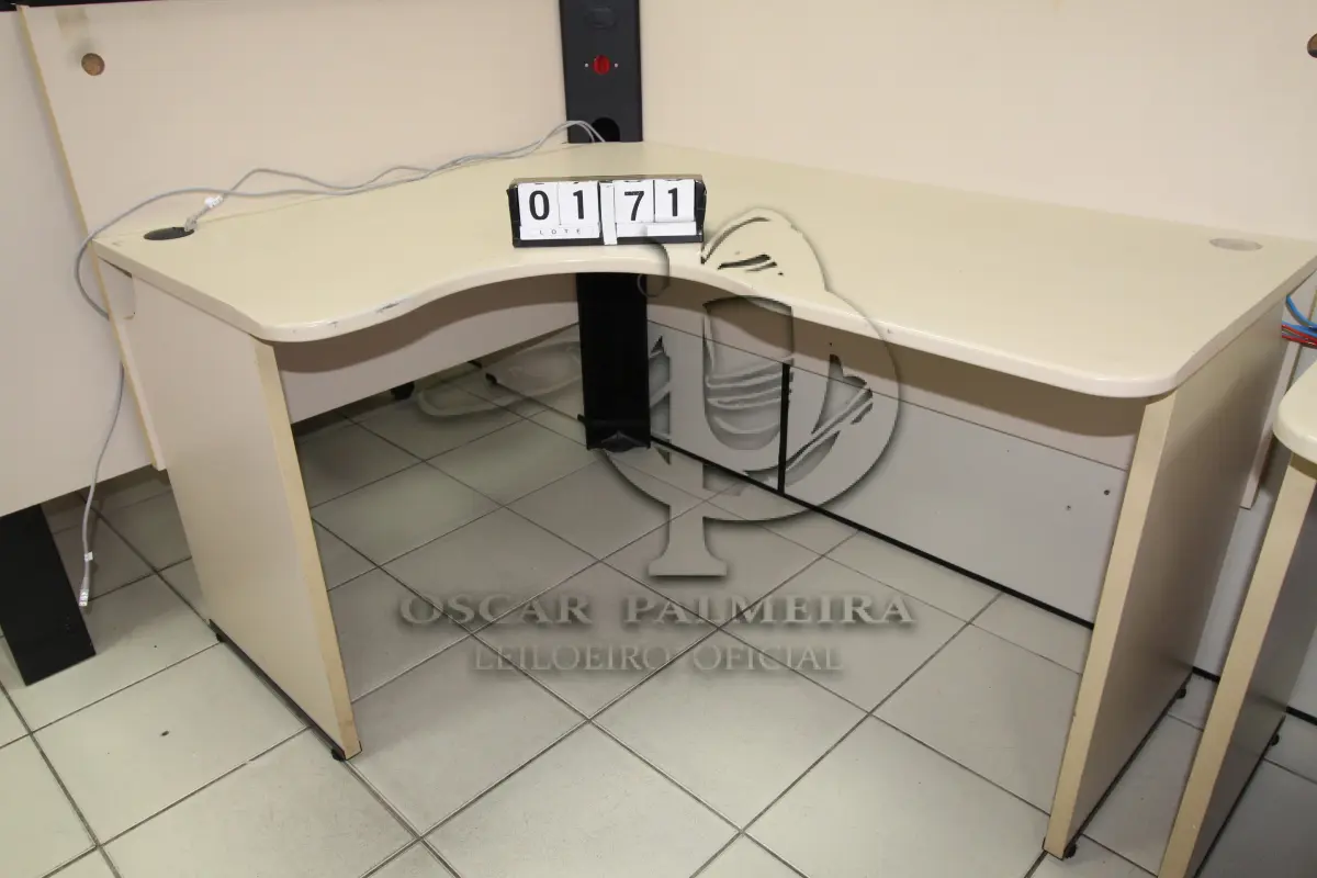 LOTE 171 - LOTE - 0171 - MESA EM L PEQUENA