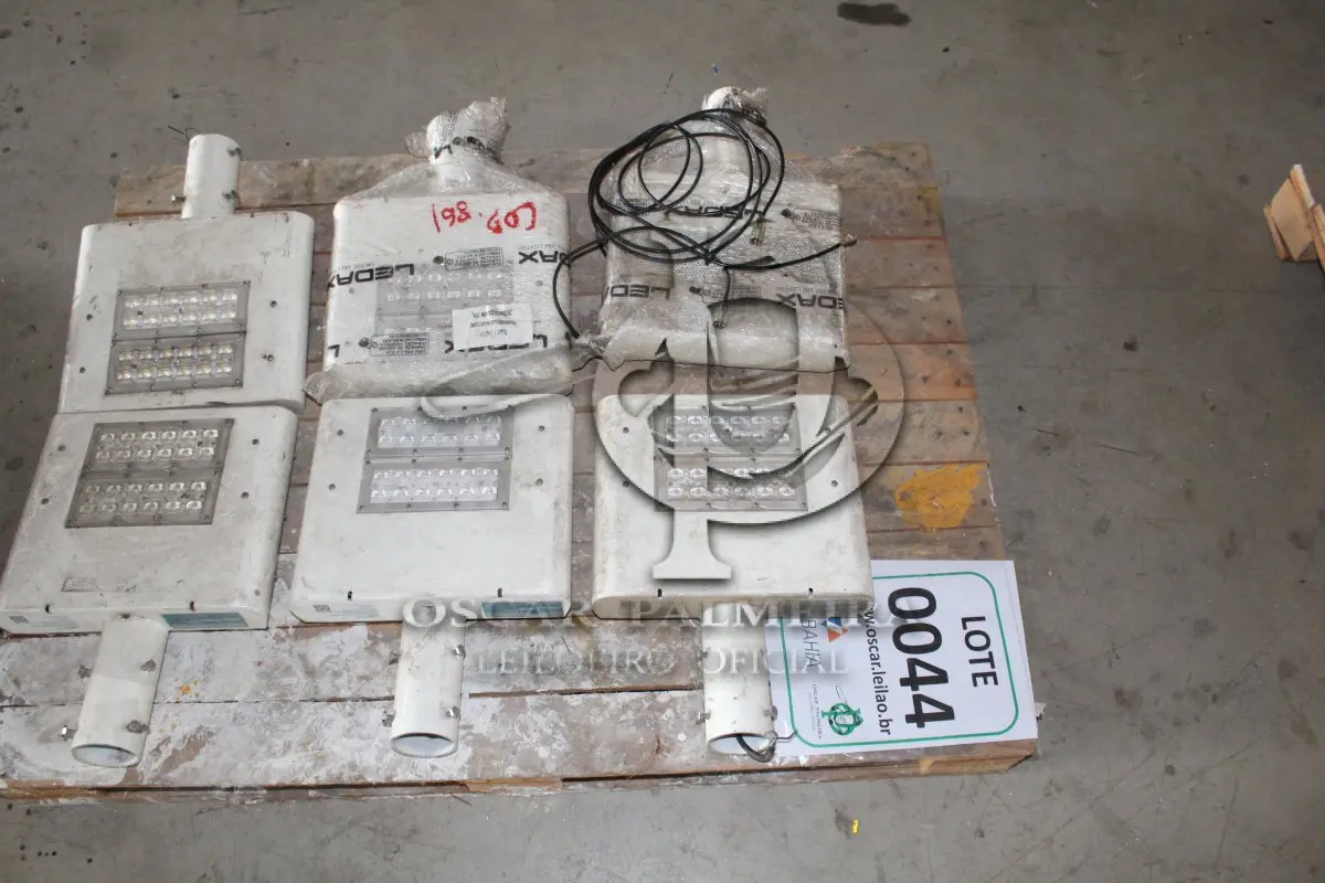 LOTE 044 - MATERIAL DIVERSO