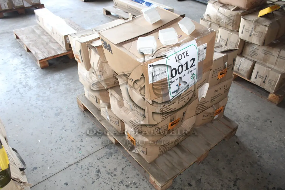 LOTE 012 - MATERIAL DIVERSO