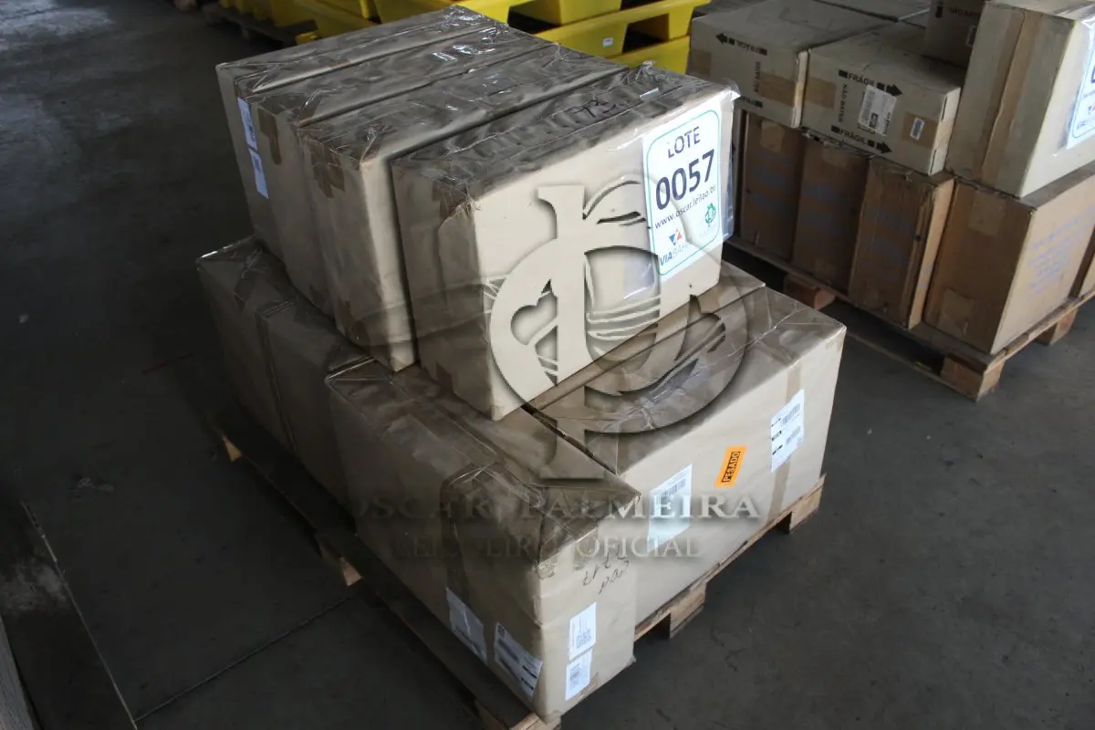 LOTE 057 - MATERIAL DIVERSO