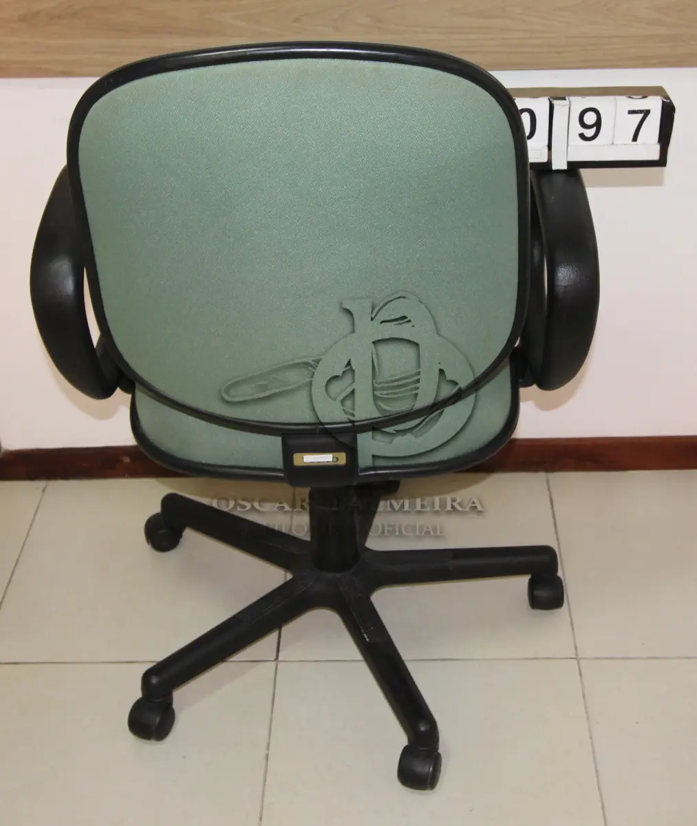 LOTE 097 - LOTE - 0097 - CADEIRA DIRETOR GIRATÓRIA C/ BRAÇO