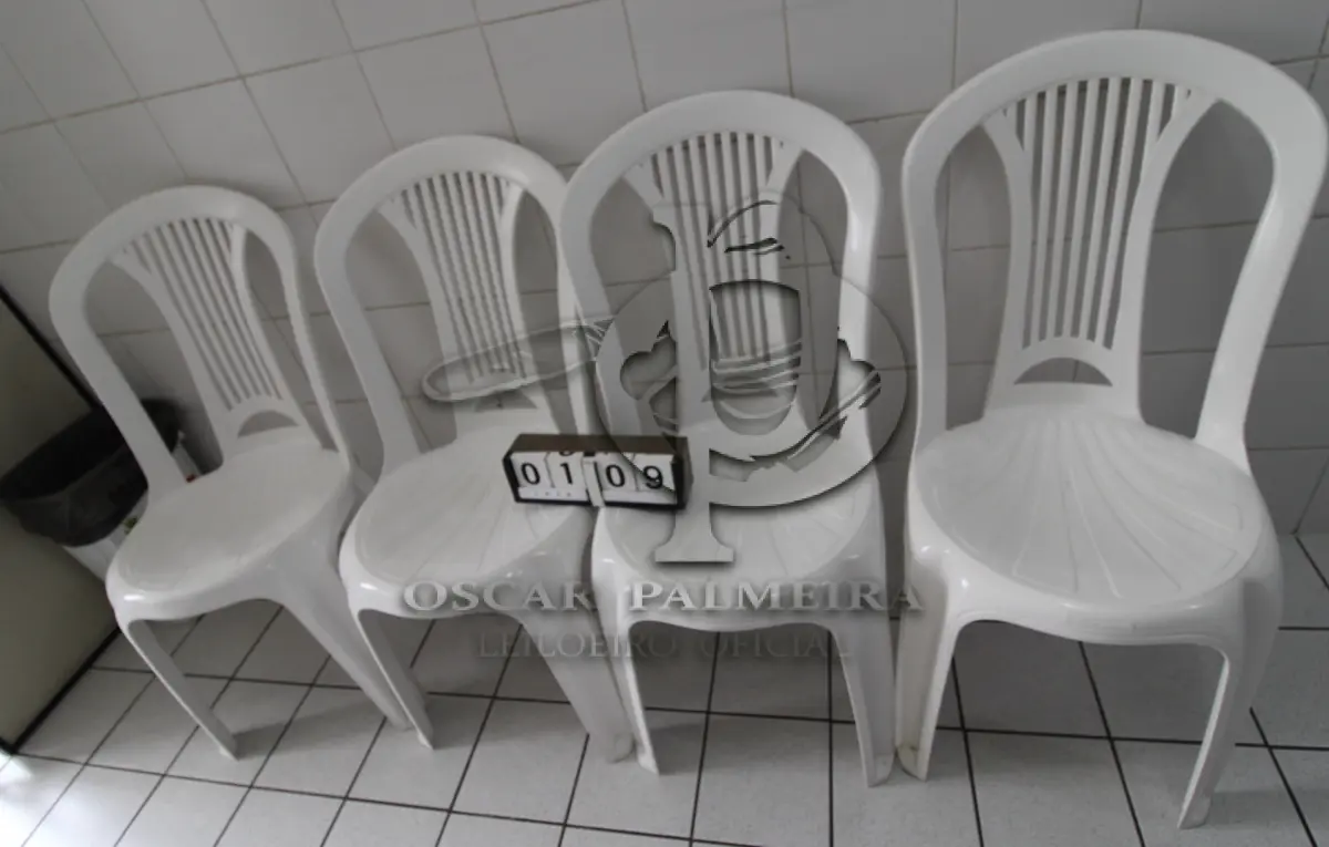 LOTE 109 - LOTE - 0109 - CADEIRA PLÁSTICA CONJ. DE 4 PÇS.