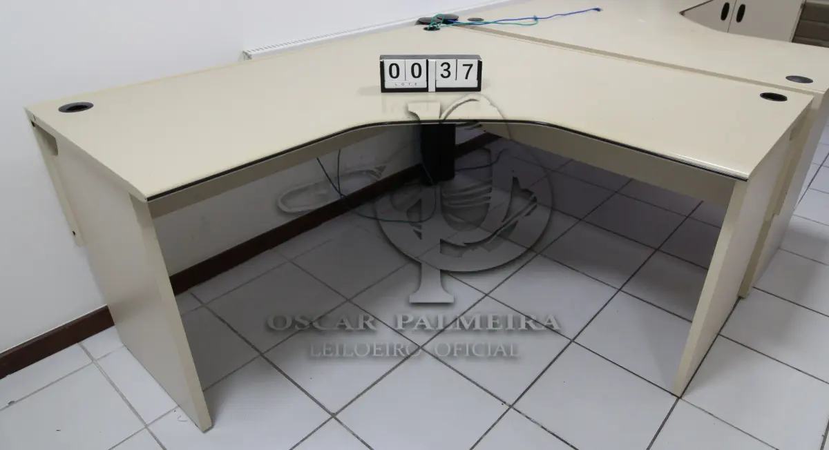 LOTE 037 - LOTE - 0037 - MESA EM L MÉDIA