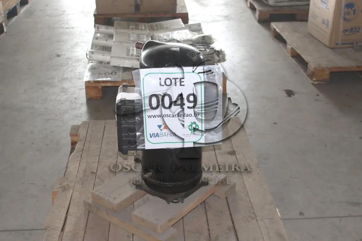 LOTE 049 - MATERIAL DIVERSO