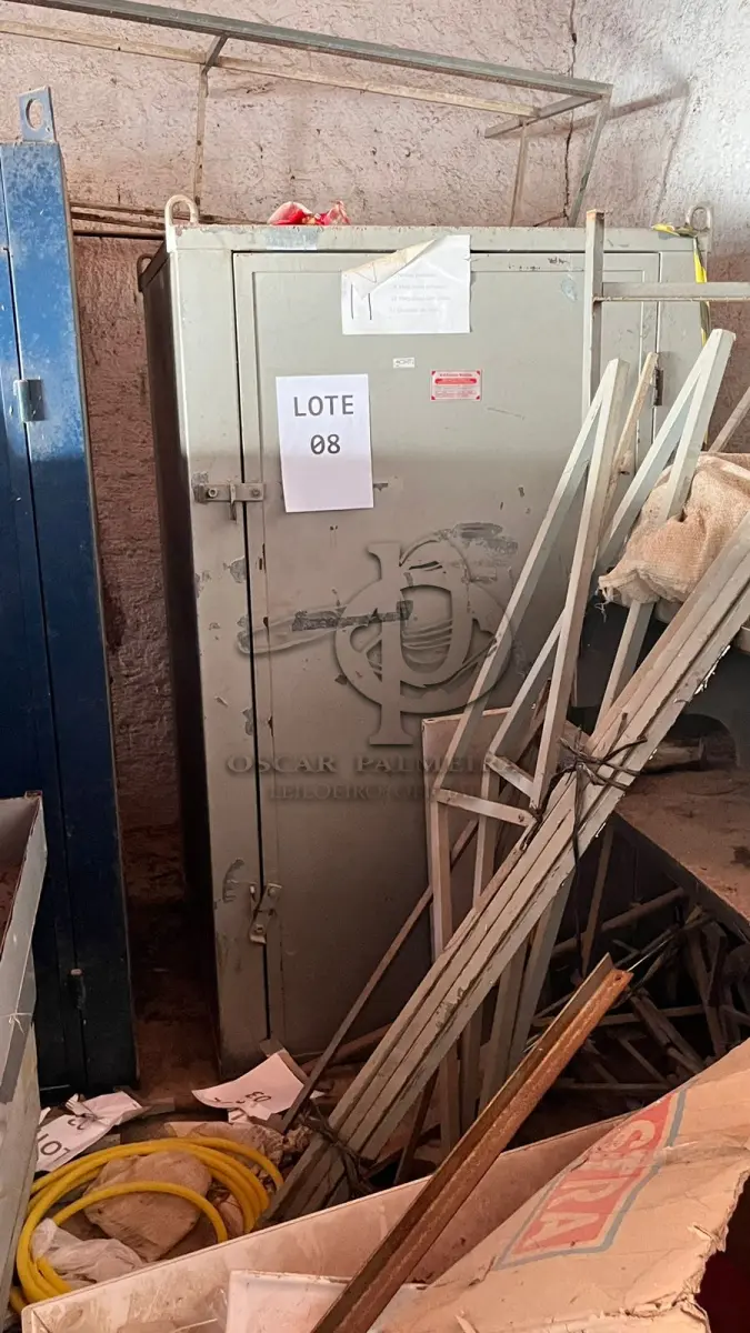 LOTE 008 - ESTUFA DE ESTERILIZAÇÃO E SECAGEM