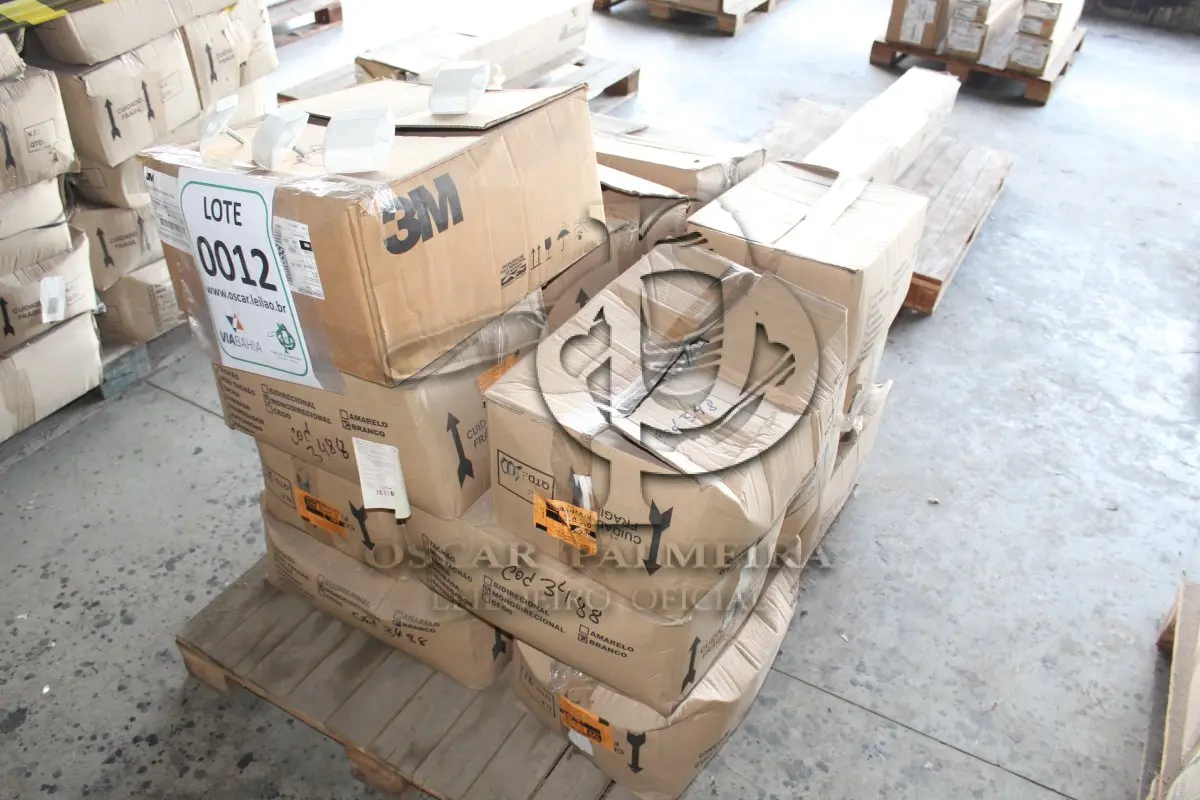 LOTE 012 - MATERIAL DIVERSO