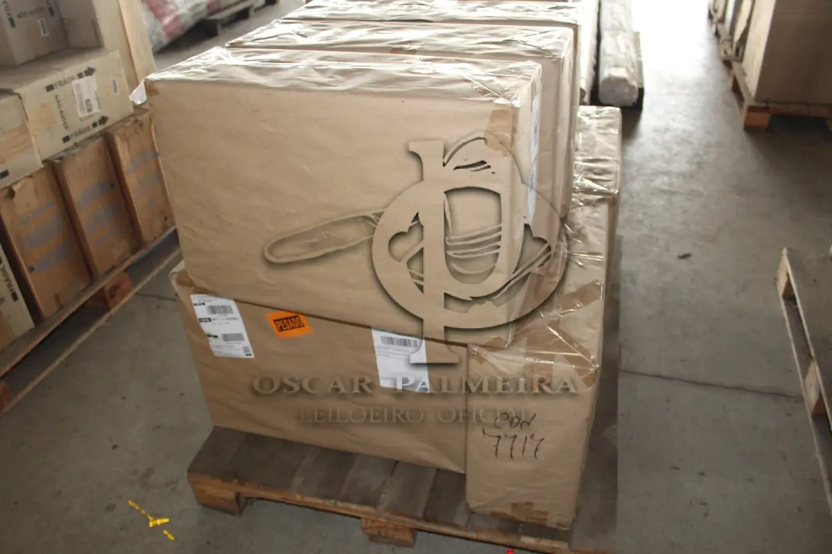 LOTE 057 - MATERIAL DIVERSO