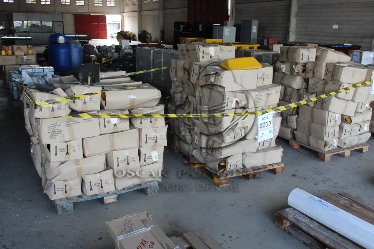 LOTE 017 - MATERIAL DIVERSO