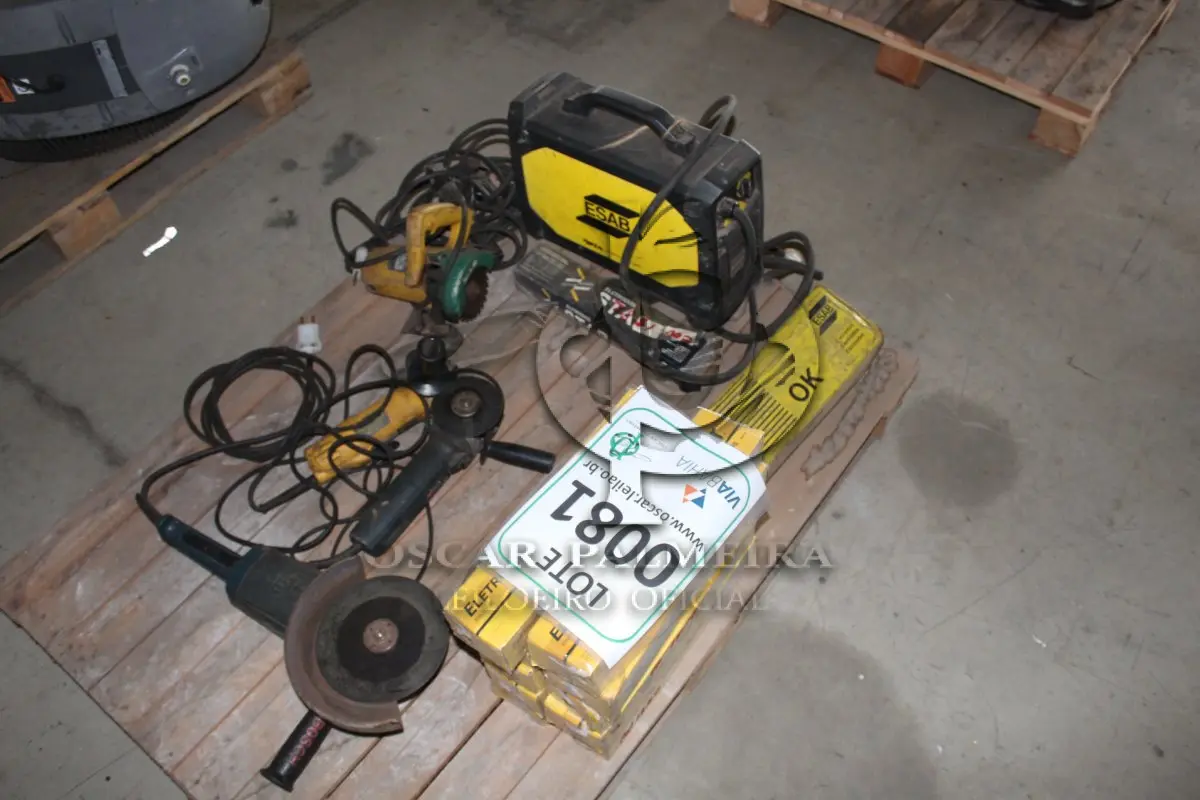 LOTE 081 - MATERIAL DIVERSO