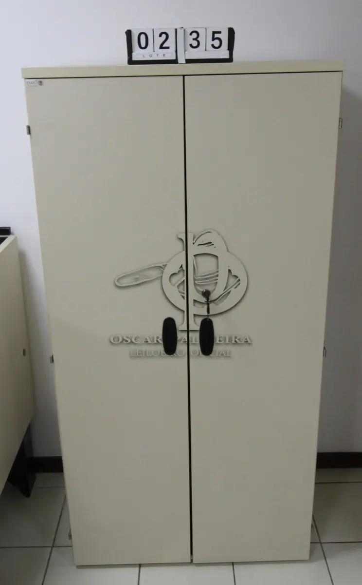 LOTE 235 - LOTE - 0235 - ARMÁRIO 2 PORTAS ALTO