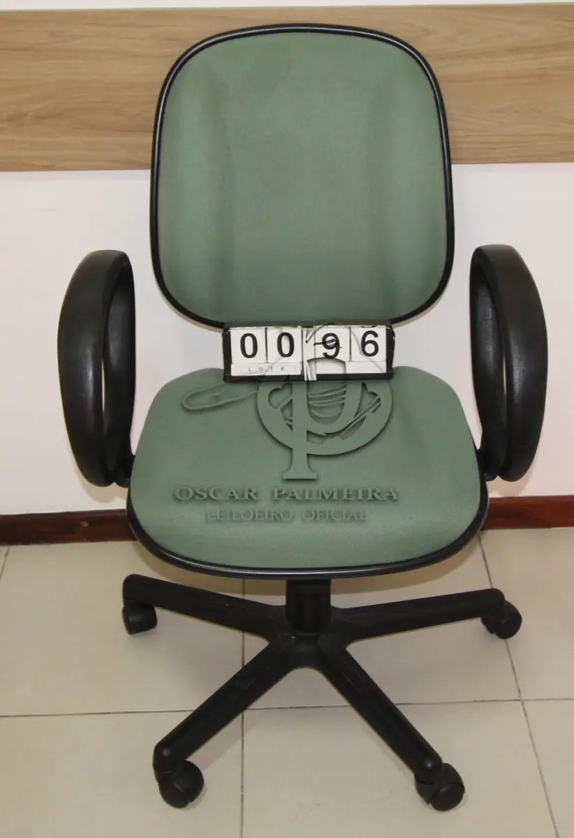 LOTE 096 - LOTE - 0096 - CADEIRA DIRETOR GIRATÓRIA C/ BRAÇO