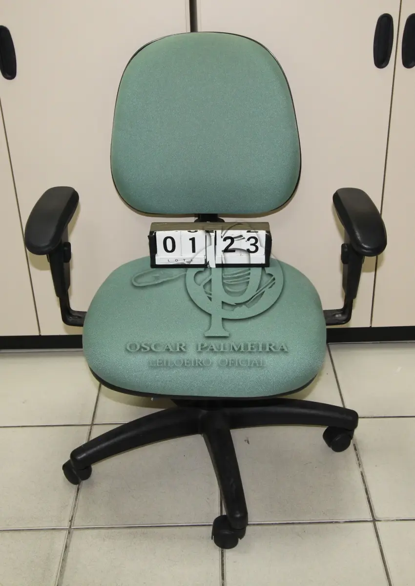 LOTE 123 - LOTE - 0123 - CADEIRA SECRETÁRIA GIRATÓRIA C/ BRAÇO