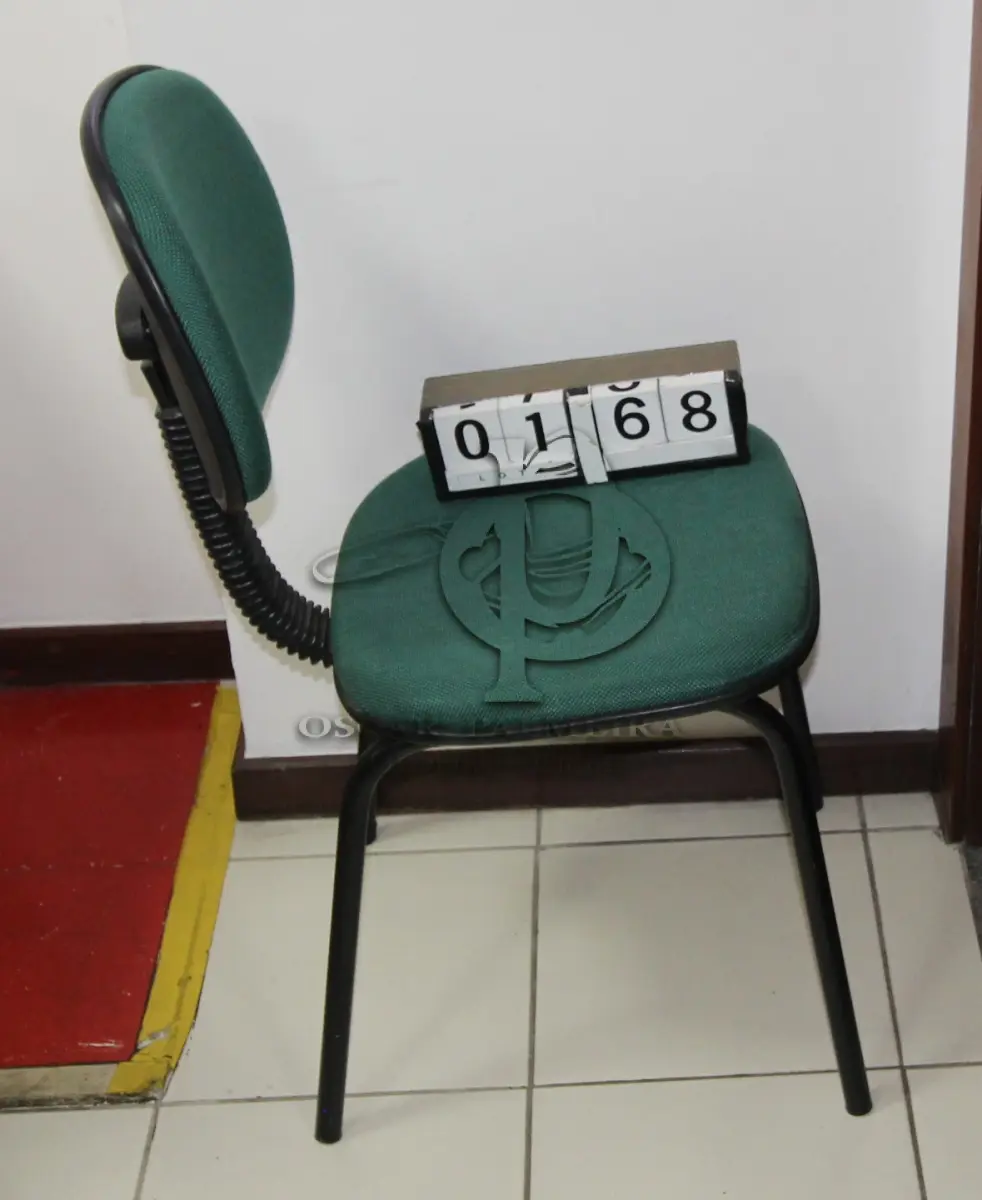 LOTE 168 - LOTE - 0168 - CADEIRA SECRETÁRIA FIXA S/ BRAÇO