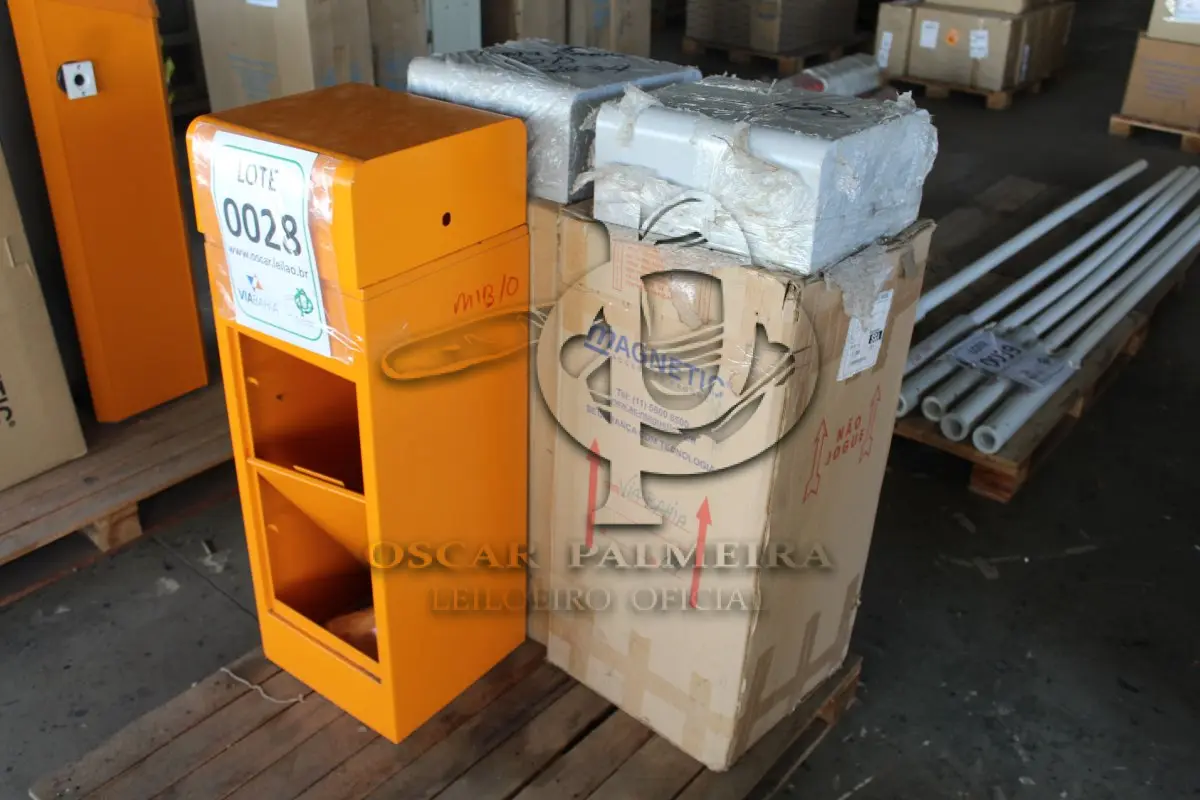 LOTE 028 - MATERIAL DIVERSO