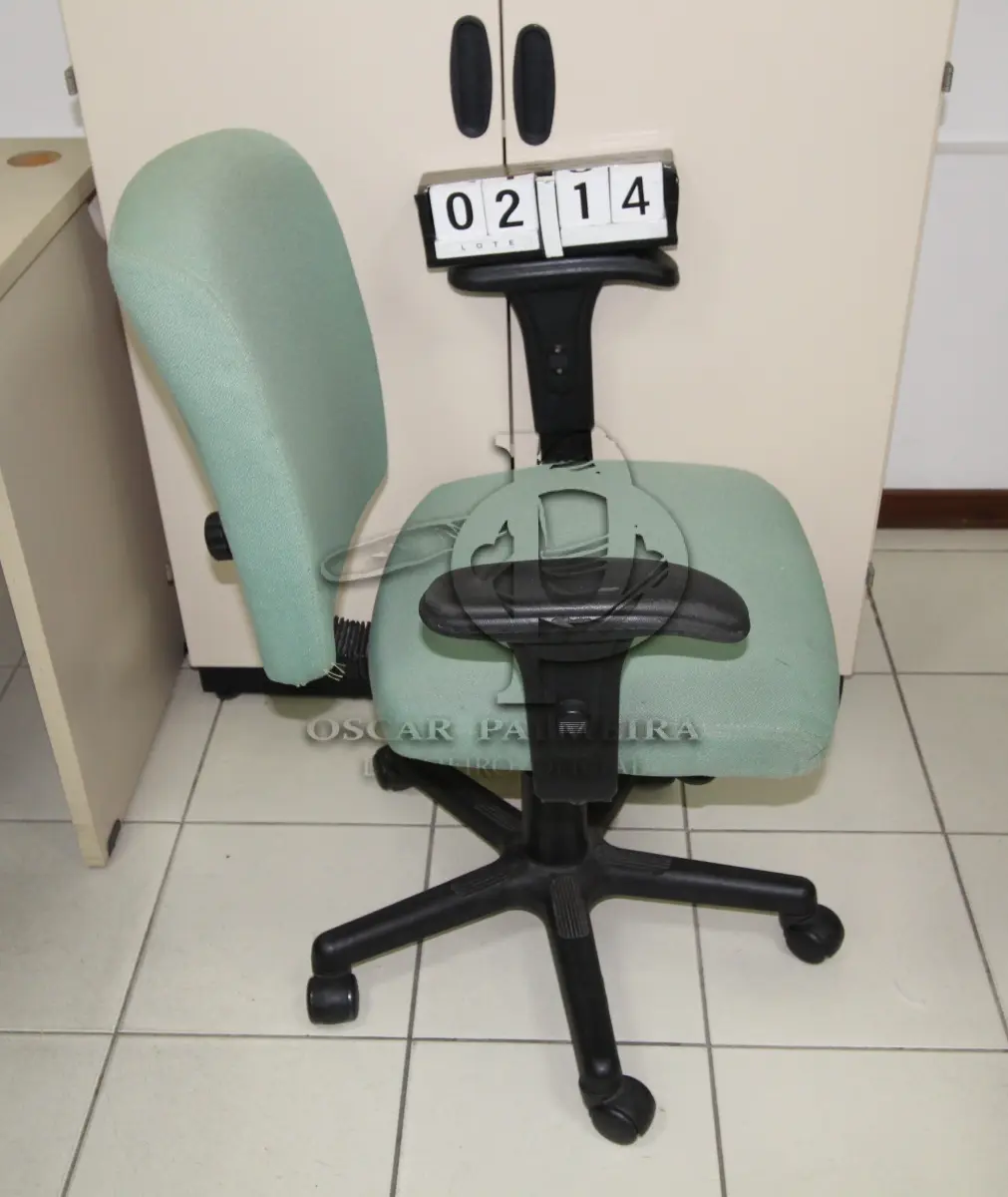 LOTE 214 - LOTE - 0214 - CADEIRA SECRETÁRIA GIRATÓRIA C/ BRAÇO