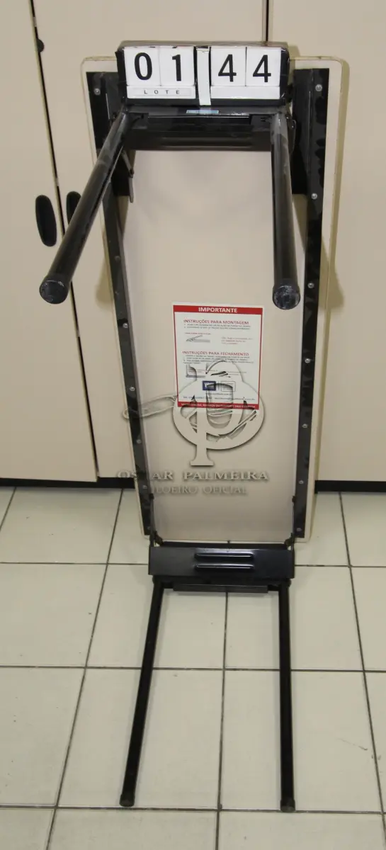 LOTE 144 - LOTE - 0144 - MESA P/ AUDITÓRIO C/ PÉS DOBRÁVEIS