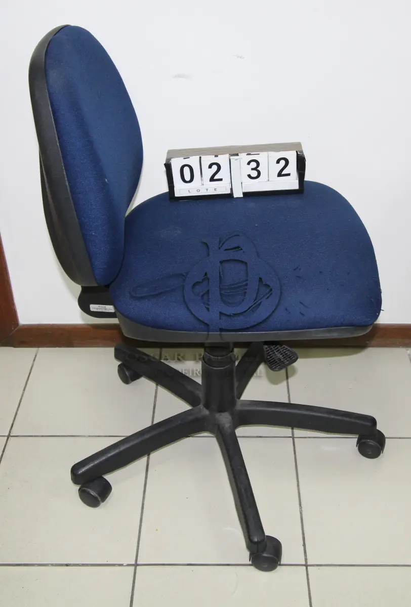 LOTE 232 - LOTE - 0232 - CADEIRA SECRETÁRIA GIRATÓRIA S/ BRAÇO