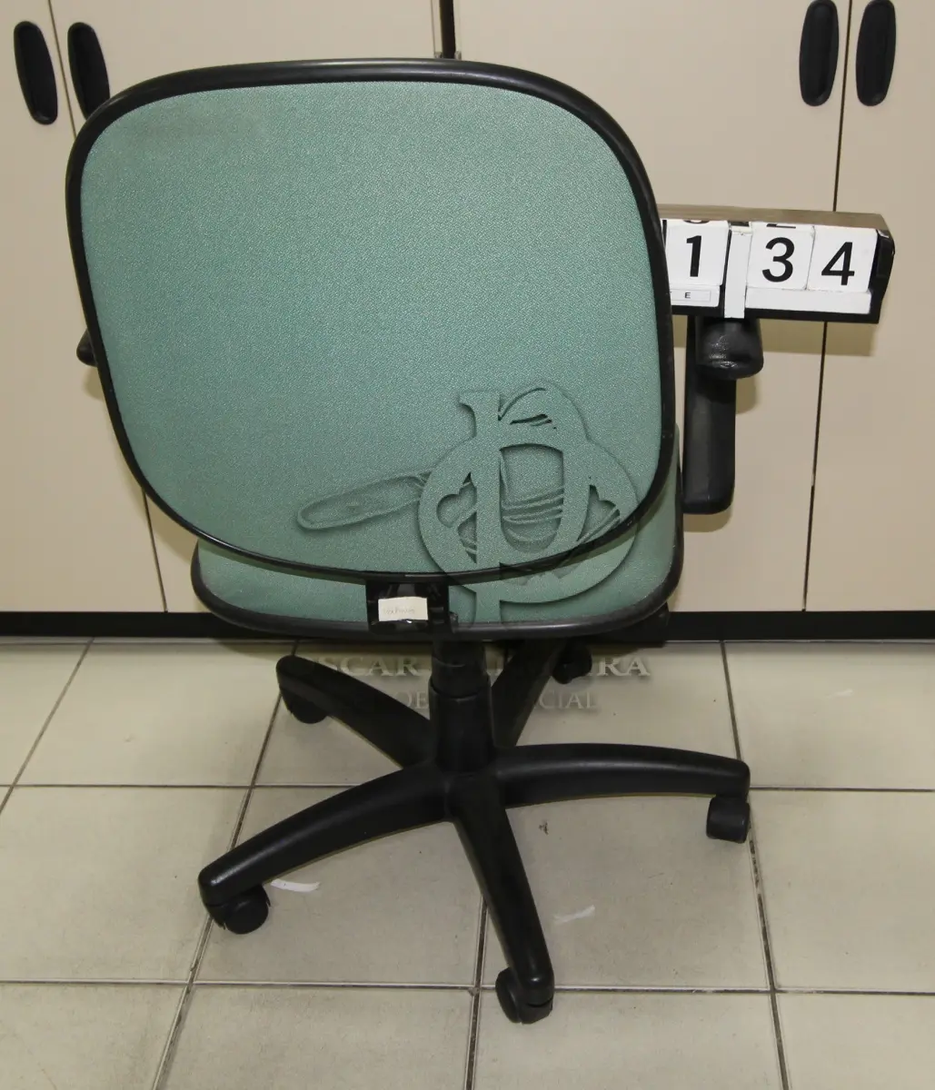 LOTE 134 - LOTE - 0134 - CADEIRA DIRETOR GIRATÓRIA C/ BRAÇO