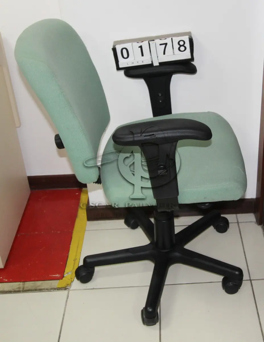 LOTE 178 - LOTE - 0178 - CADEIRA SECRETÁRIA GIRATÓRIA C/ BRAÇO