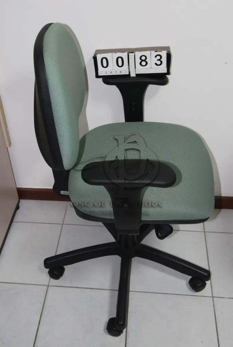 LOTE 083 - LOTE - 0083 - CADEIRA SECRETÁRIA GIRATÓRIA C/ BRAÇO