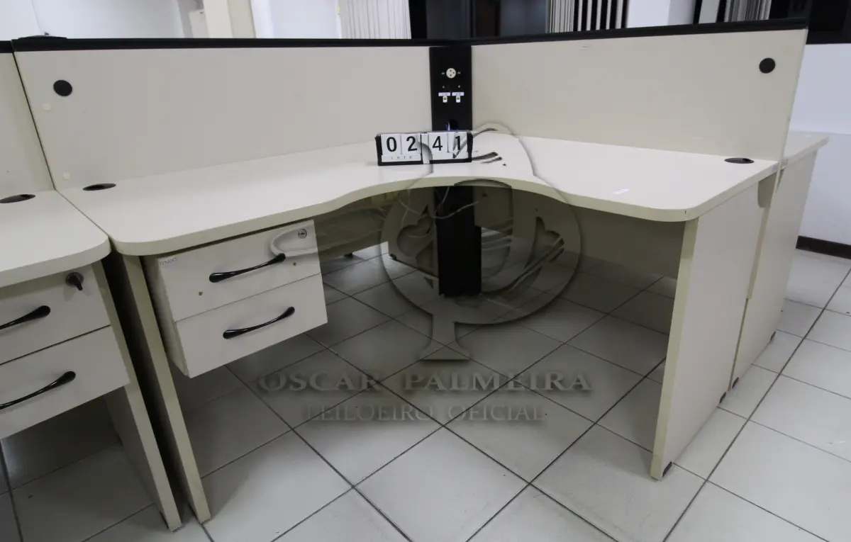 LOTE 241 - LOTE - 0241 - MESA EM L ESTAÇÃO DE TRABALHO CONJ. 2 PÇS.