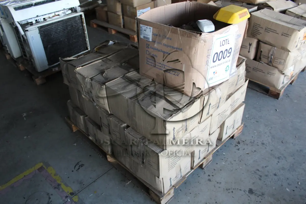 LOTE 009 - MATERIAL DIVERSO