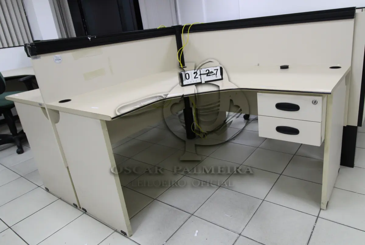 LOTE 227 - LOTE - 0227 - MESA EM L ESTAÇÃO DE TRABALHO CONJ. 2 PÇS.