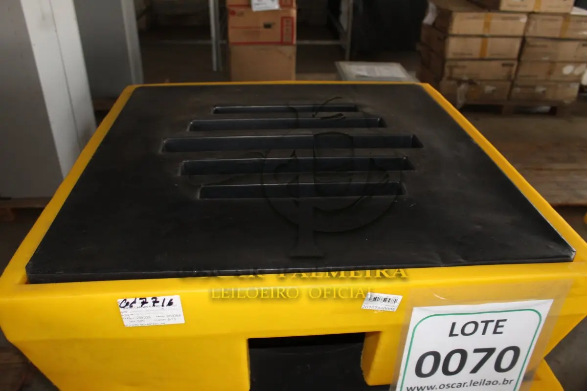 LOTE 070 - MATERIAL DIVERSO