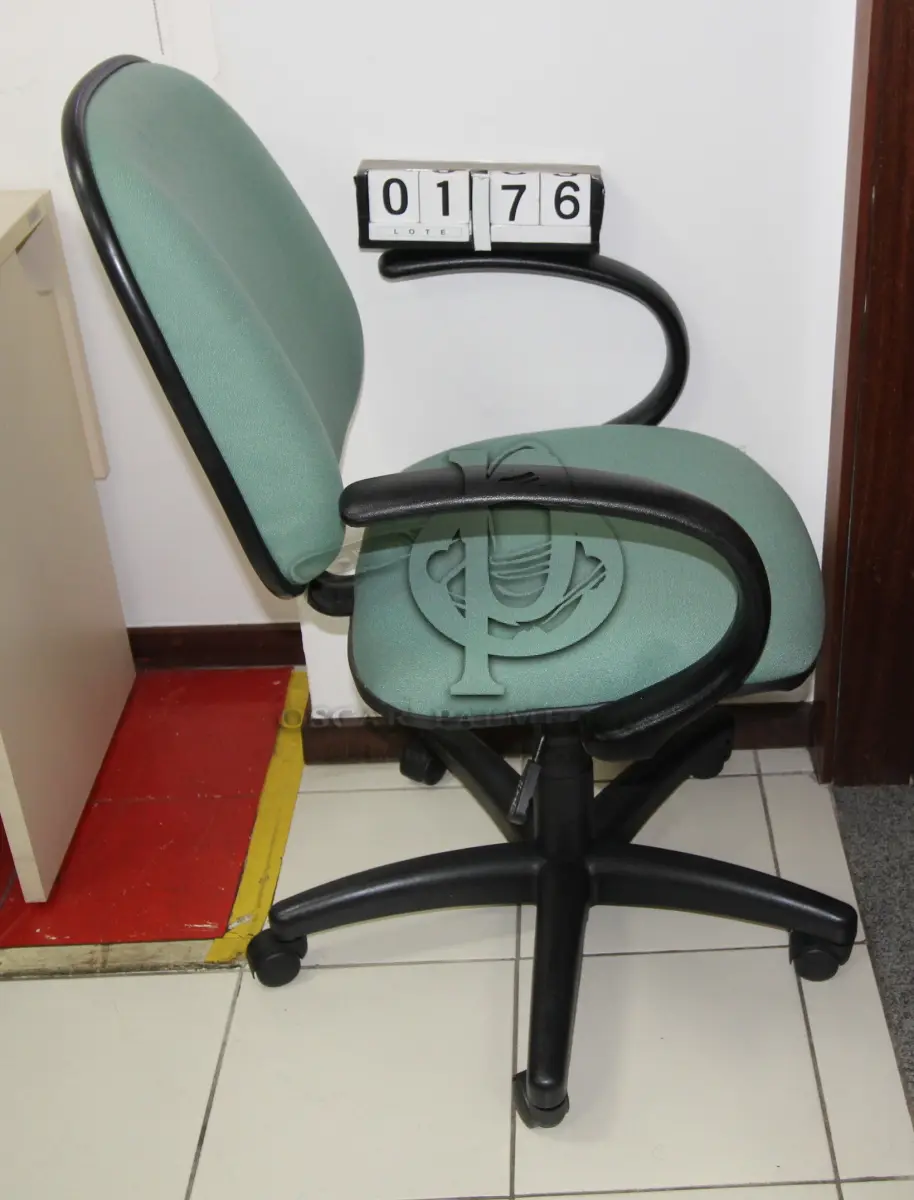 LOTE 176 - LOTE - 0176 - CADEIRA DIRETOR GIRATÓRIA C/ BRAÇO