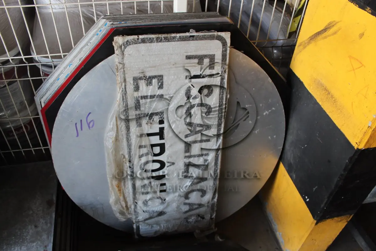 LOTE 003 - MATERIAL DIVERSO